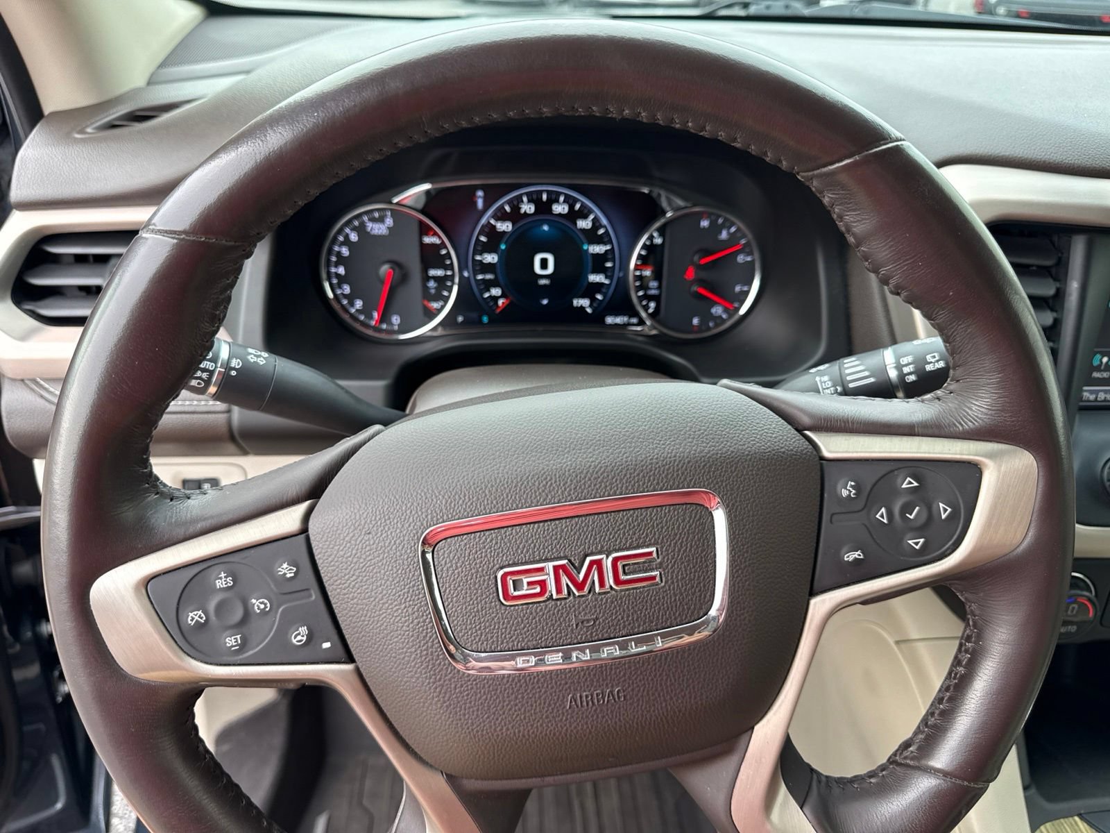Used 2019 GMC Acadia Denali w/ Technology Package FWD image 31