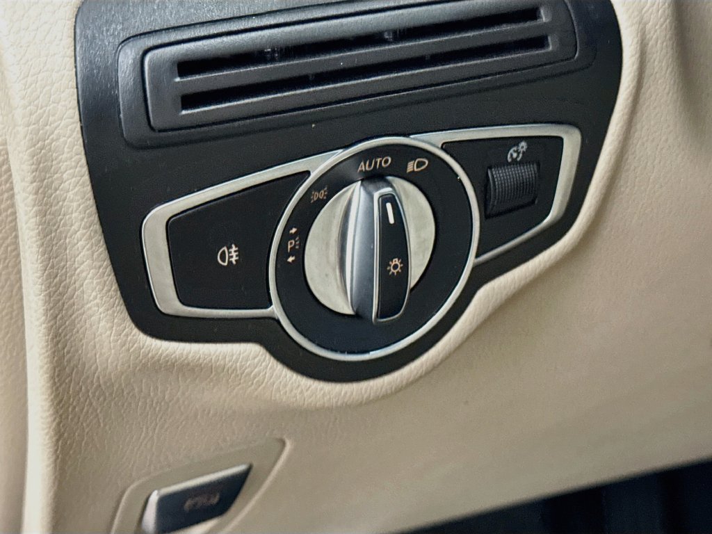 Used 2019 Mercedes-Benz GLC 300 4MATIC image 10