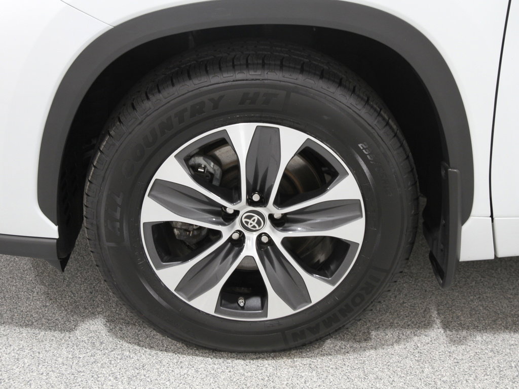 Used 2022 Toyota Highlander XLE image 22