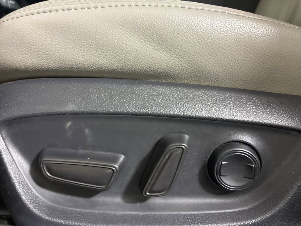 Used 2019 Toyota Camry LE image 20