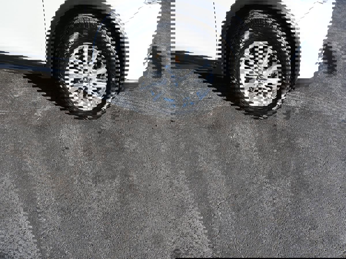 Used 2019 Nissan Rogue SV image 34