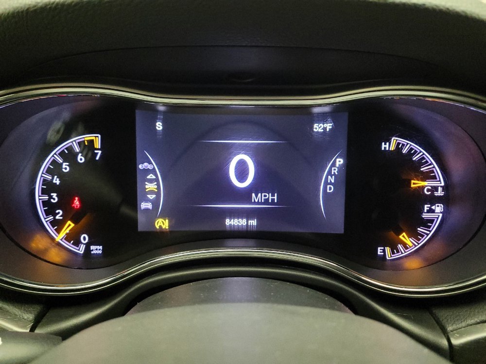 Used 2018 Jeep Grand Cherokee Altitude image 23