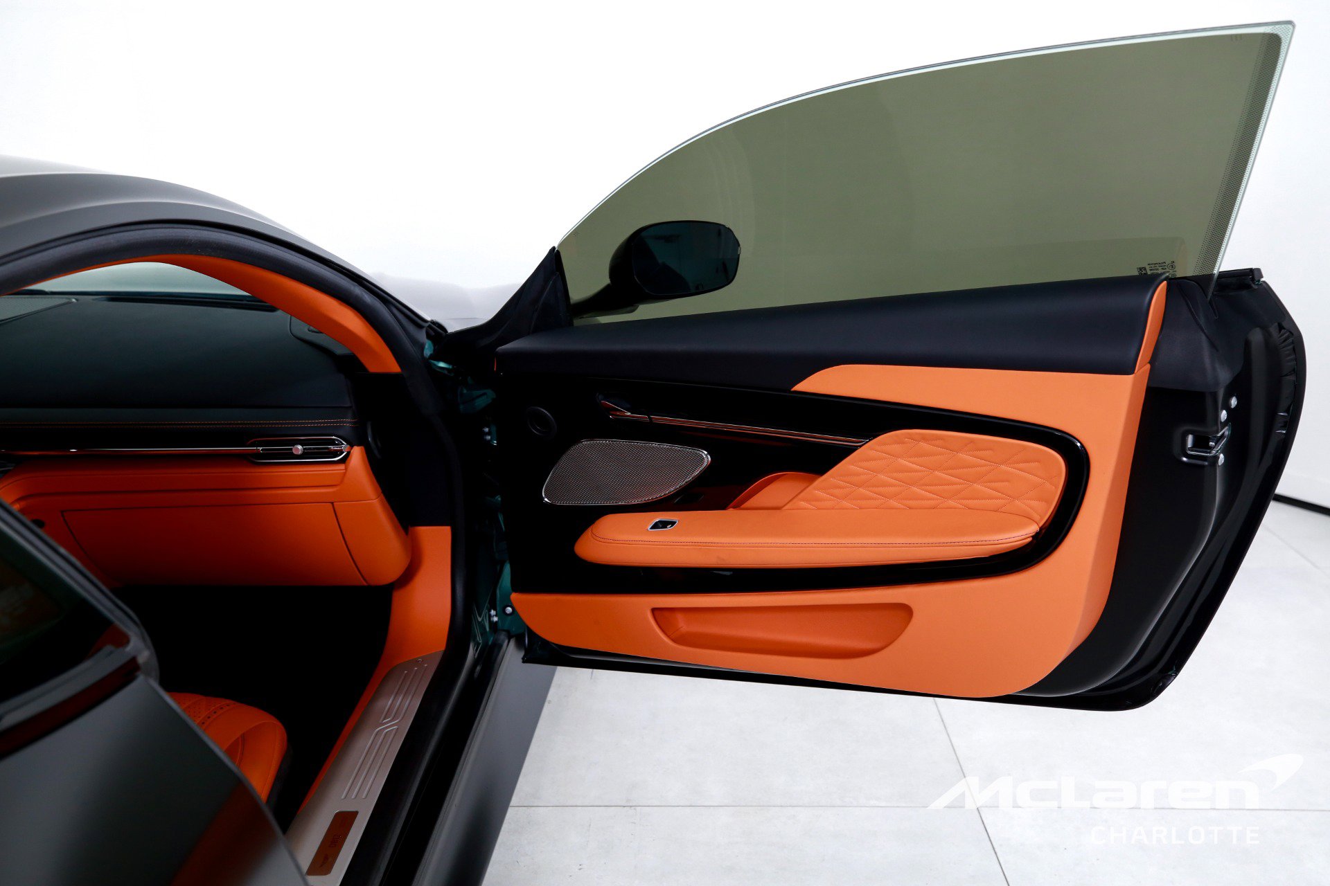 Used 2024 Aston Martin DB12 Coupe image 19