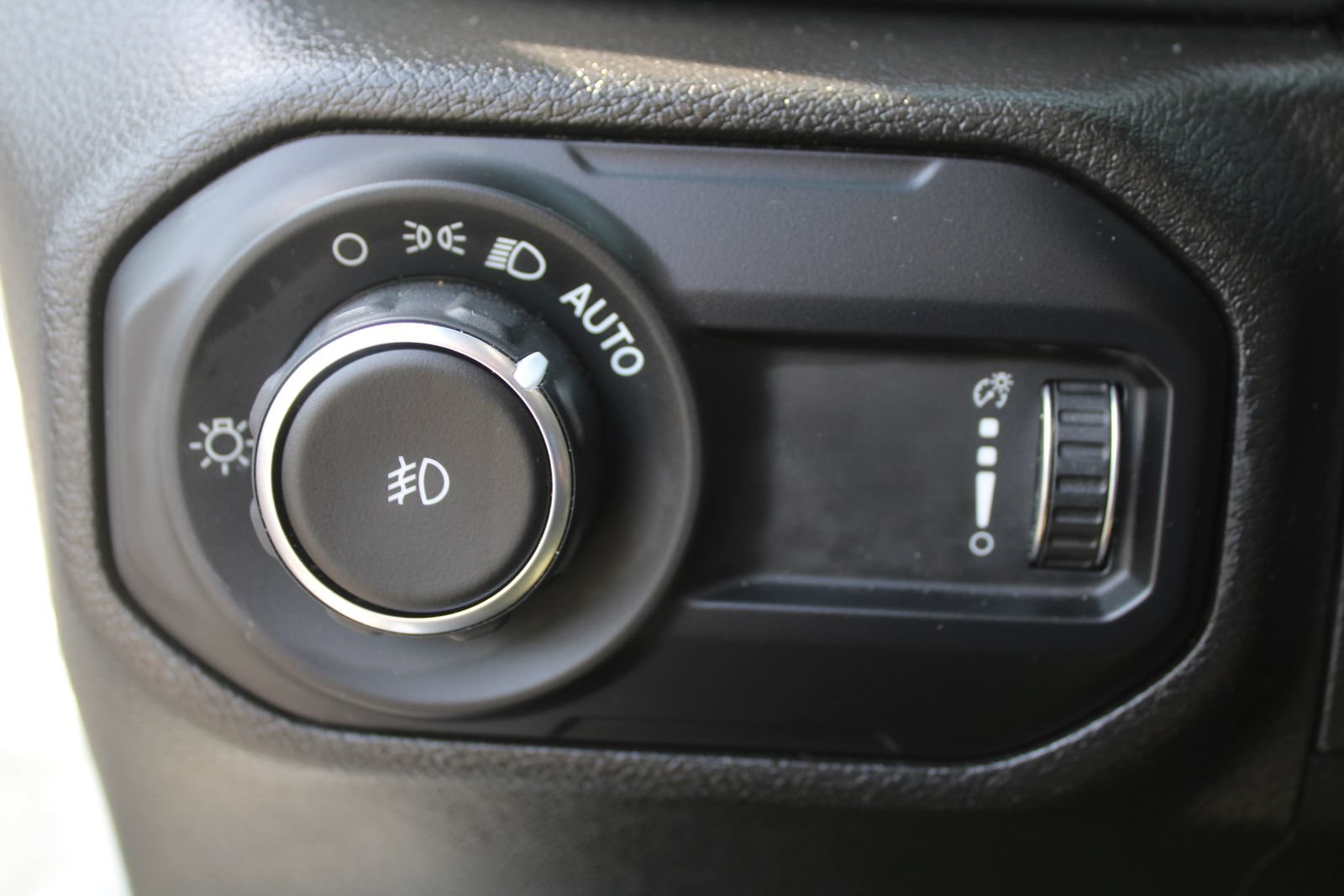 Used 2023 Jeep Wrangler Unlimited Sahara w/ LED Lighting Group AWD/4WD image 23
