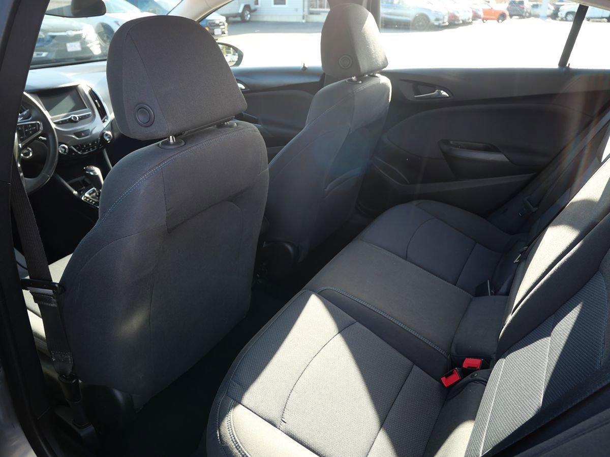 Used 2018 Chevrolet Cruze LT w/ Convenience Package FWD image 21