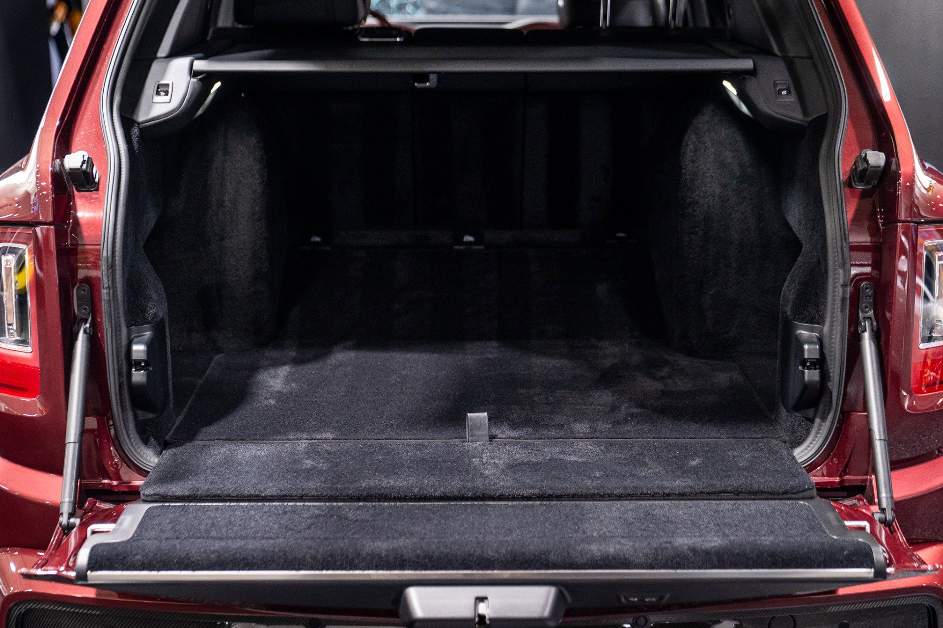 Used 2022 Rolls-Royce Cullinan Black Badge w/ Dark Exterior Package image 41