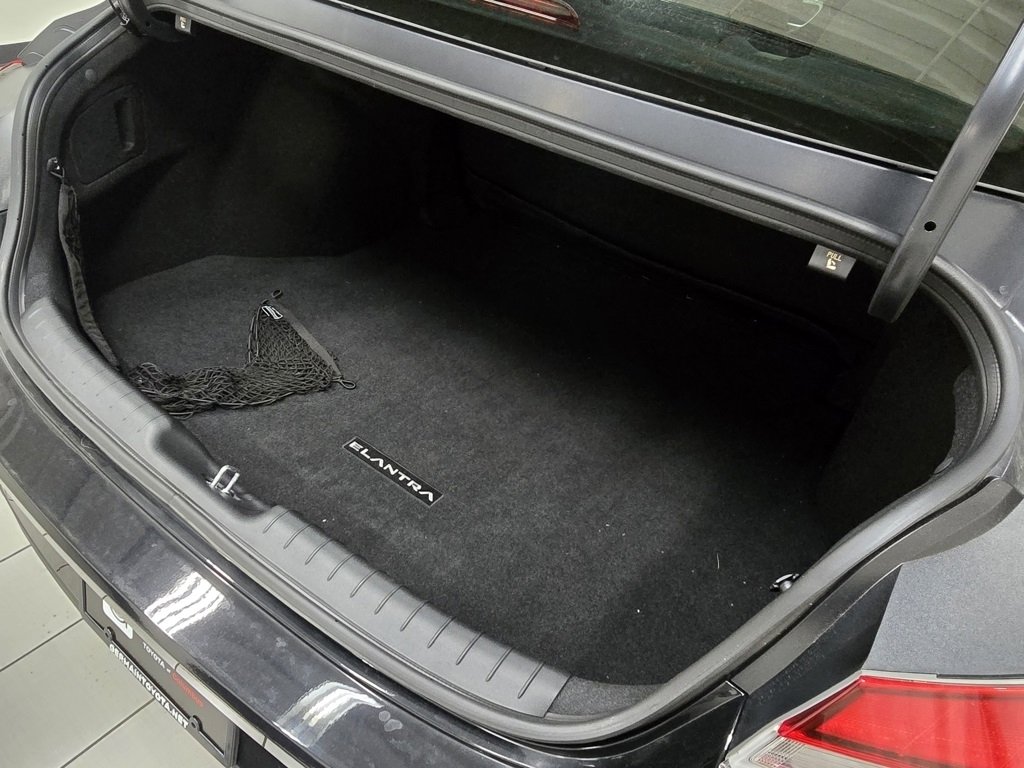 Used 2023 Hyundai Elantra SEL w/ Convenience Package image 17