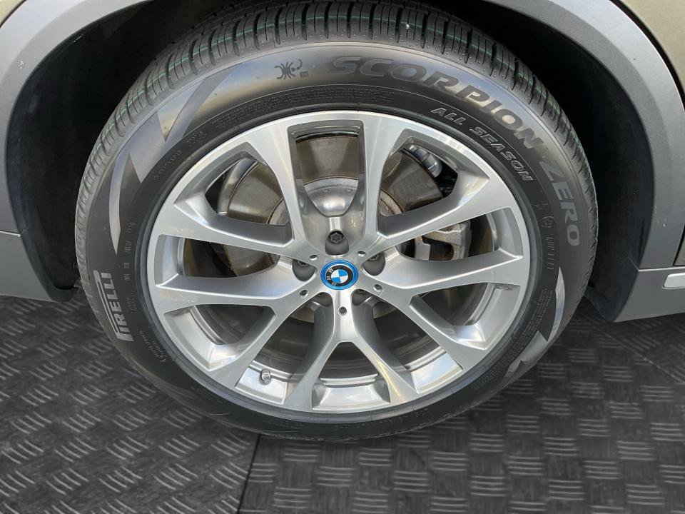 Used 2025 BMW X5 xDrive50e w/ Premium Package AWD/4WD image 23