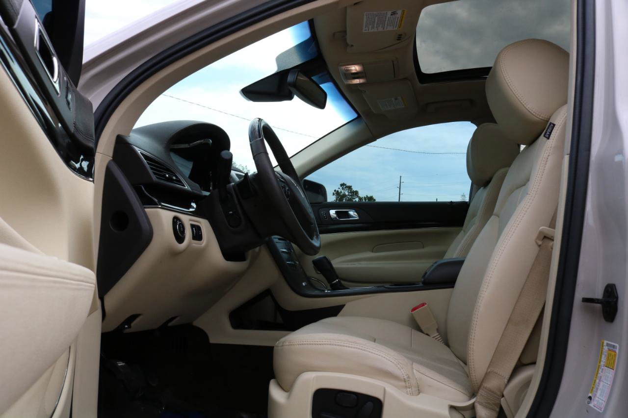 Used 2019 Lincoln MKT AWD image 21