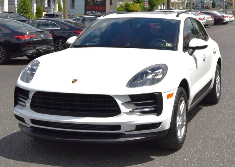 Used 2019 Porsche Macan AWD/4WD image 1