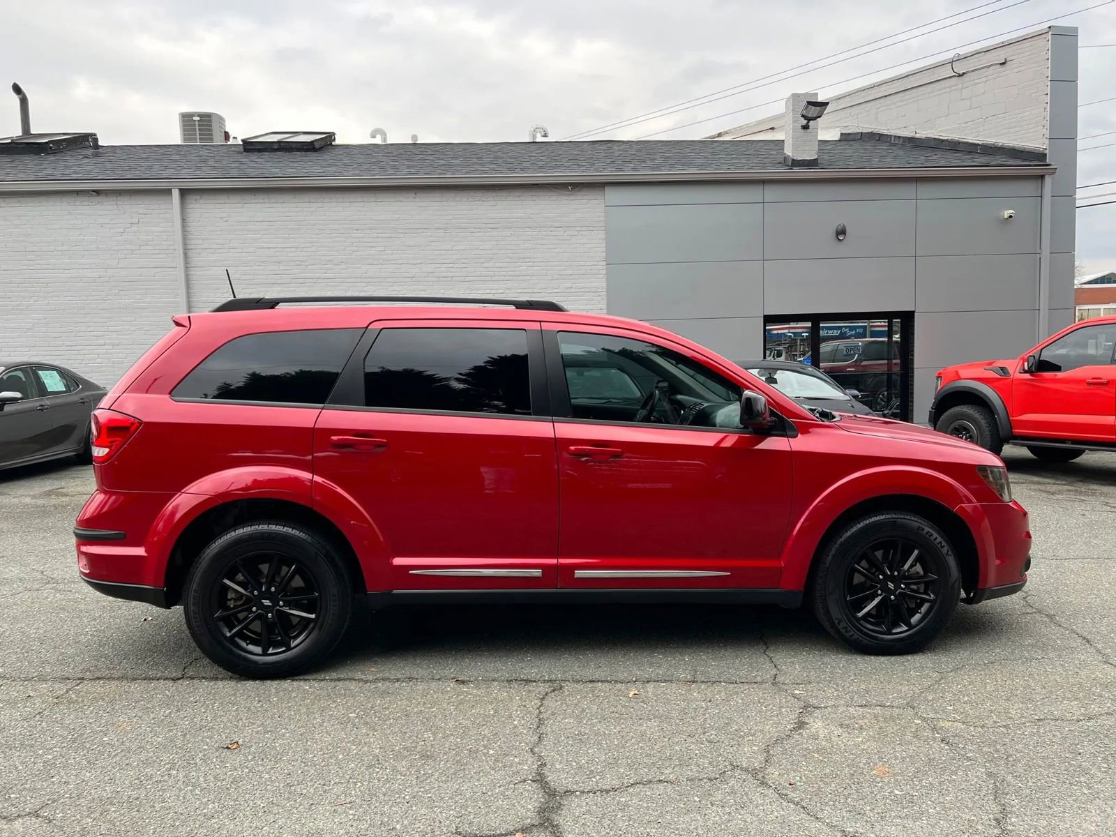 Used 2019 Dodge Journey SE w/ Connectivity Group image 3