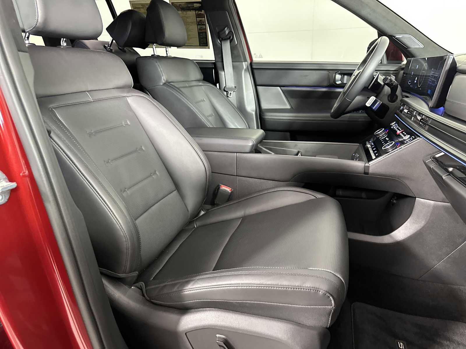 Used 2025 Hyundai Santa Fe Calligraphy w/ Tow & Go Package FWD image 31
