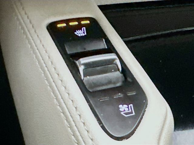 Used 2023 Kia Telluride EX w/ EX Captain's Chair Package FWD image 18