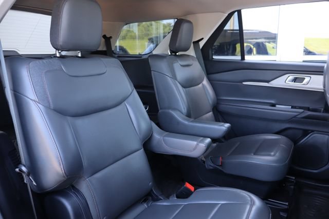 Certified 2025 Ford Explorer Active w/ Active Comfort Package AWD/4WD image 32