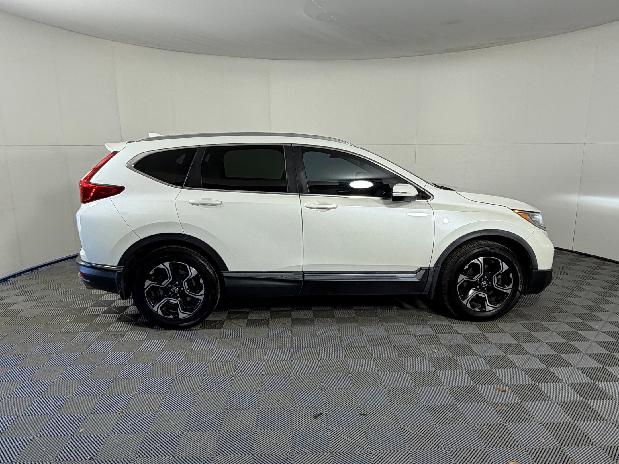 Used 2018 Honda CR-V Touring image 8