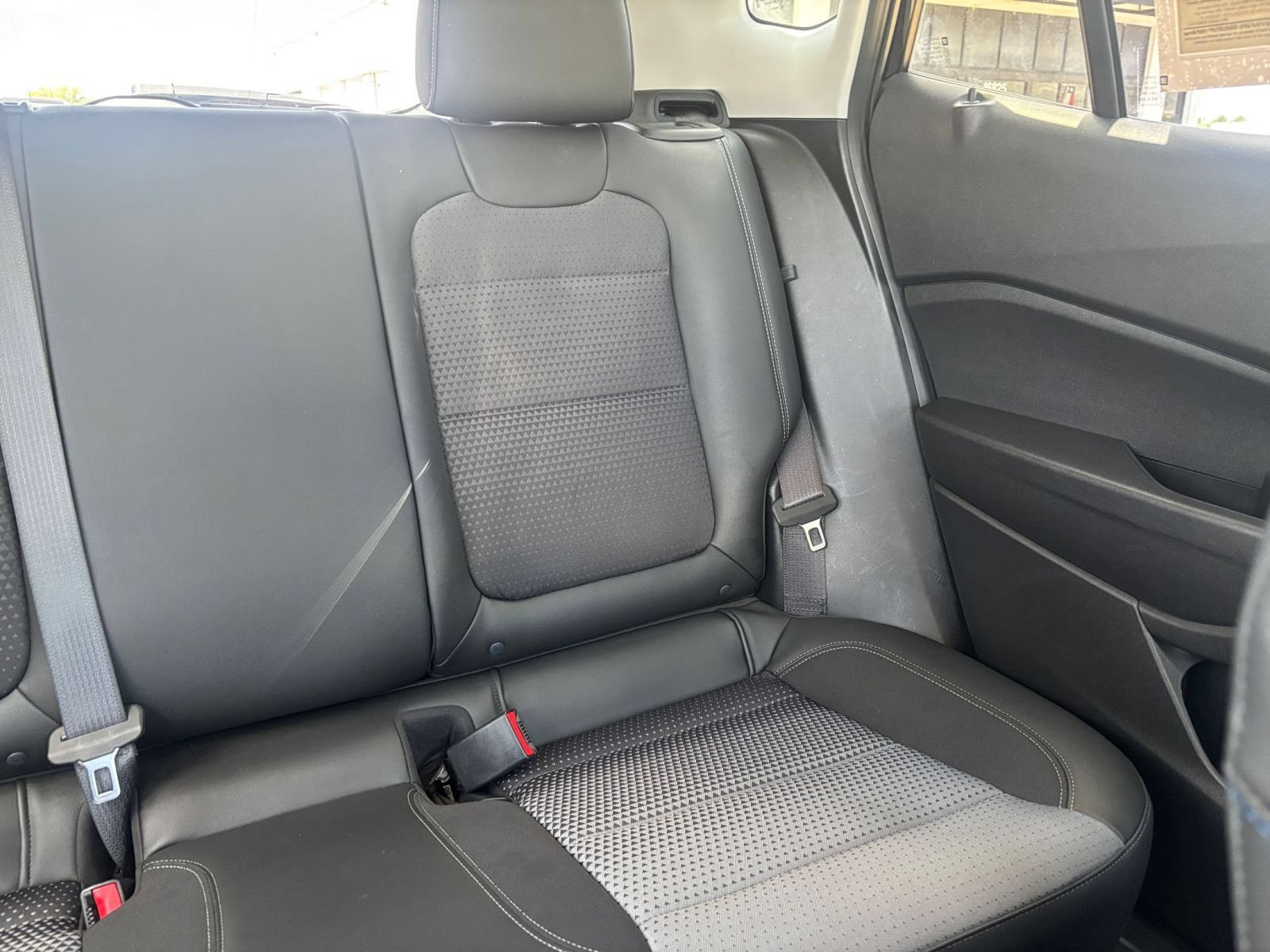 Used 2025 Chevrolet Trax LT FWD image 36