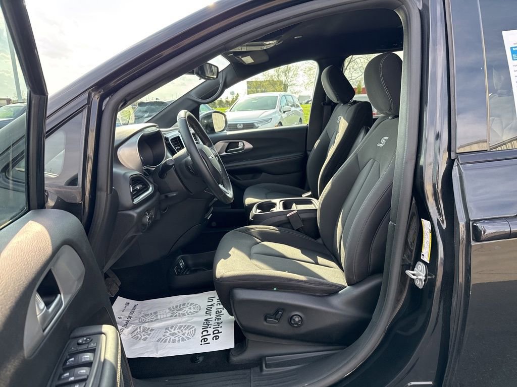 Used 2018 Chrysler Pacifica Touring Plus w/ S Appearance Package FWD image 26
