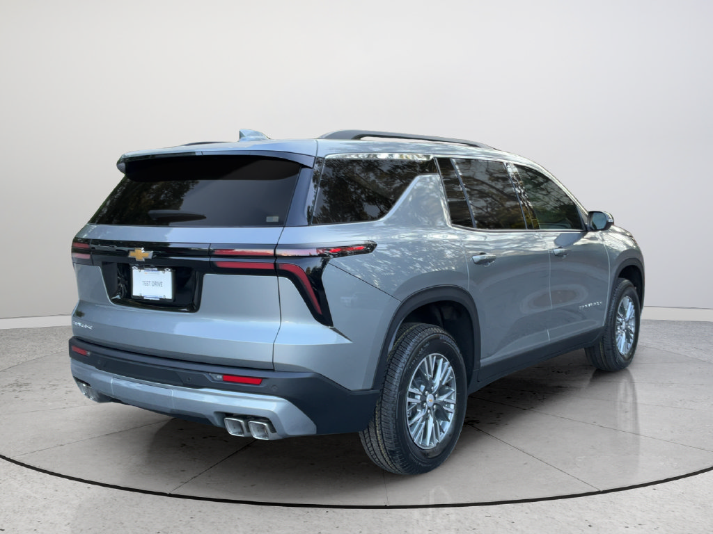 New 2027 Chevrolet Traverse LT w/ LPO, Floor Liner Package FWD image 5