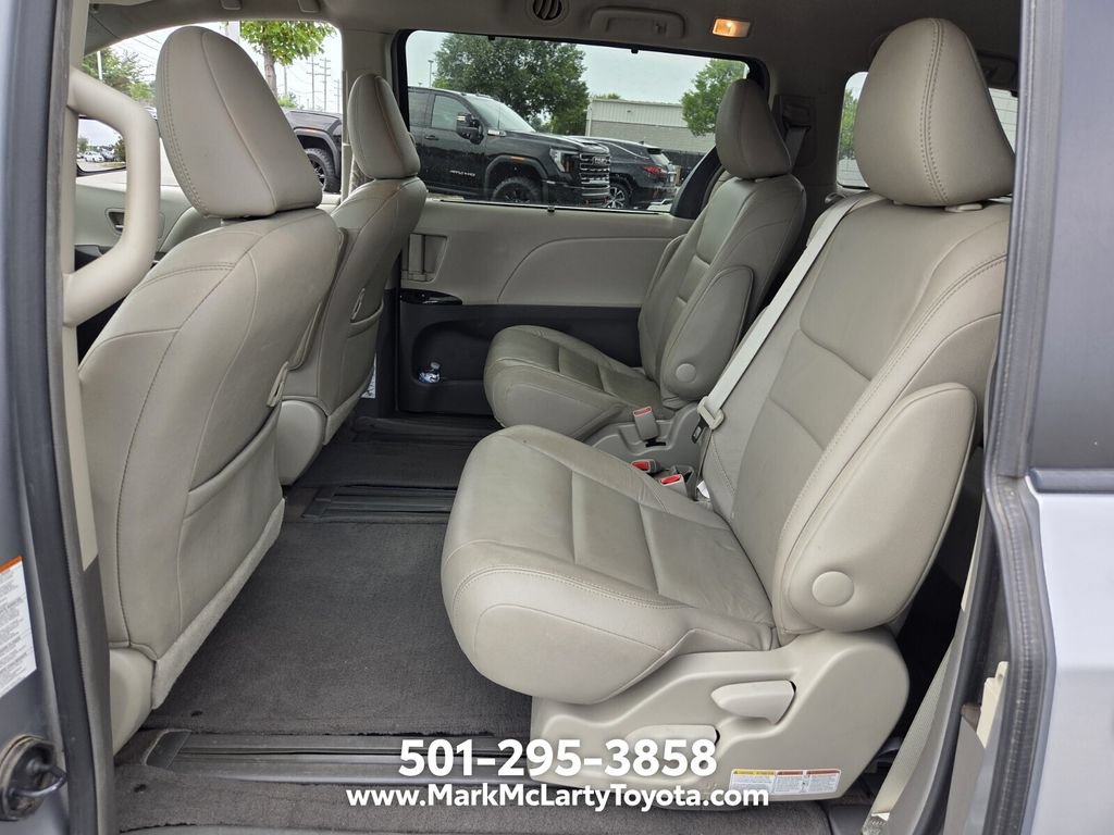 Used 2016 Toyota Sienna XLE w/ XLE Navigation Package FWD image 10