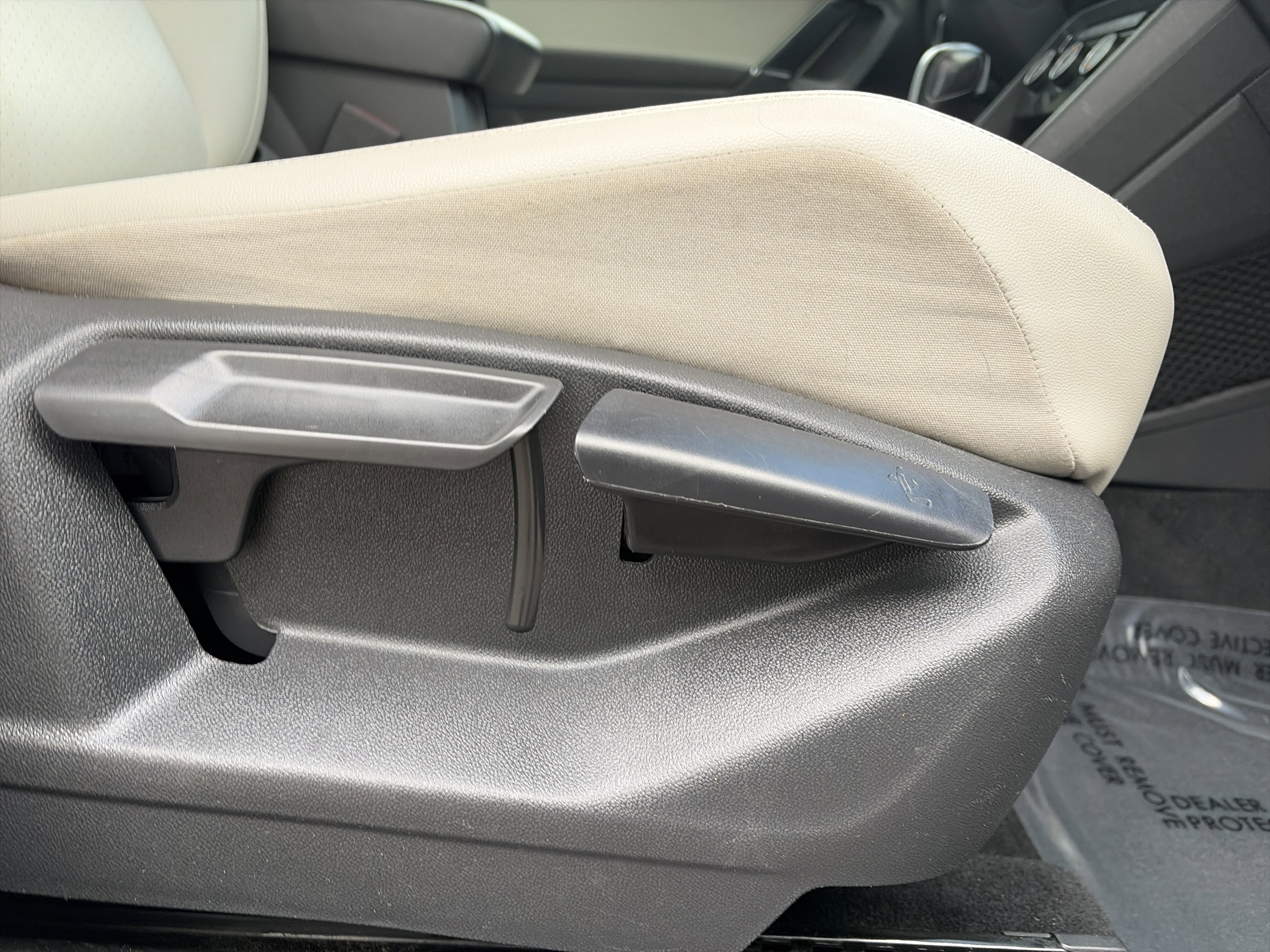 Used 2018 Volkswagen Tiguan SE w/ Panoramic Sunroof Package AWD/4WD image 27