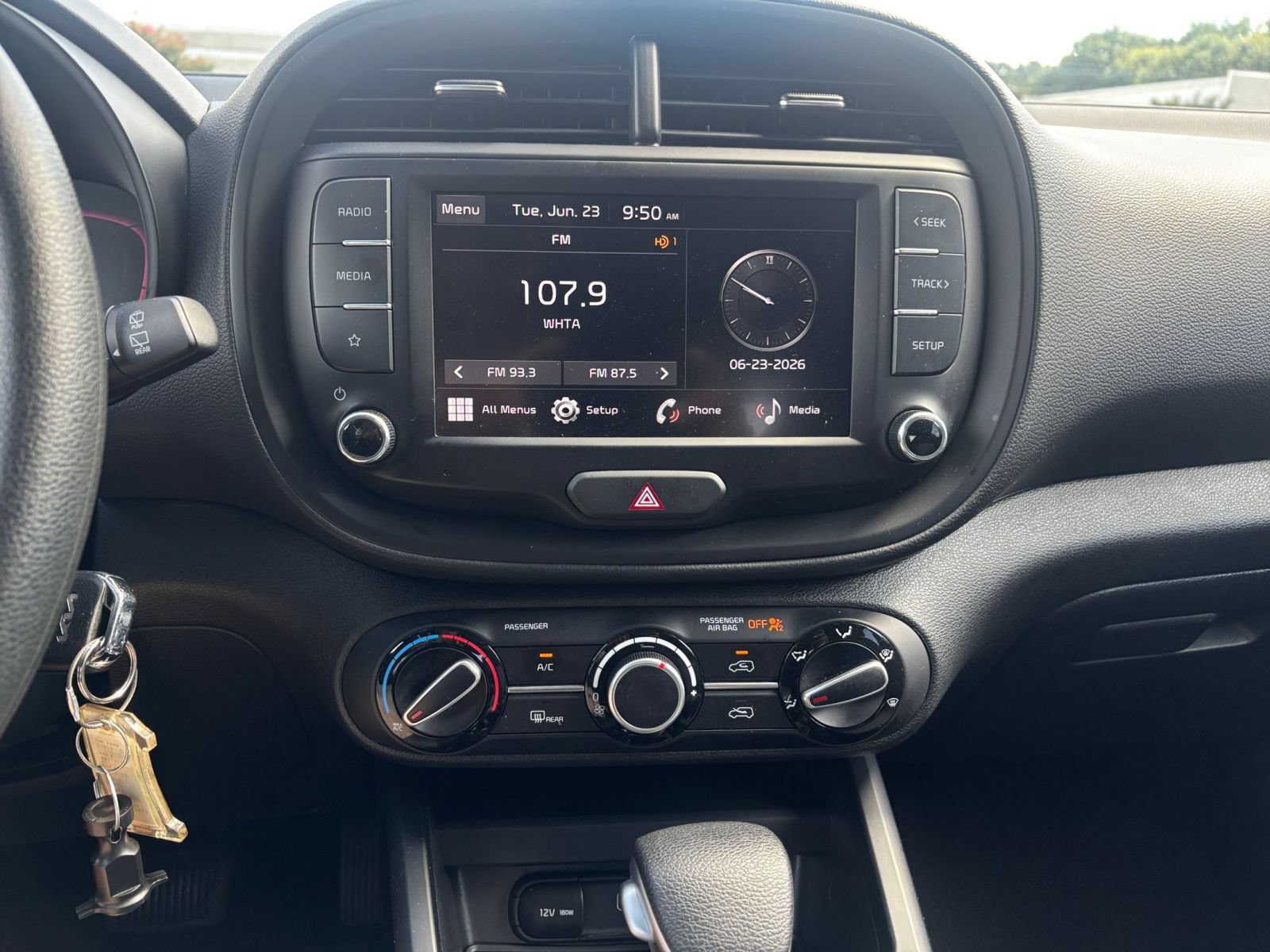 Used 2025 Kia Soul LX w/ LX Technology Package FWD image 17