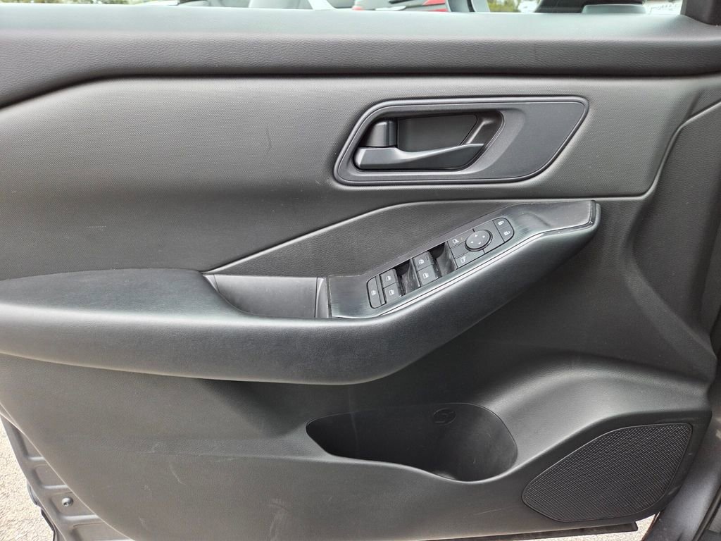 Used 2024 Nissan Rogue S image 24