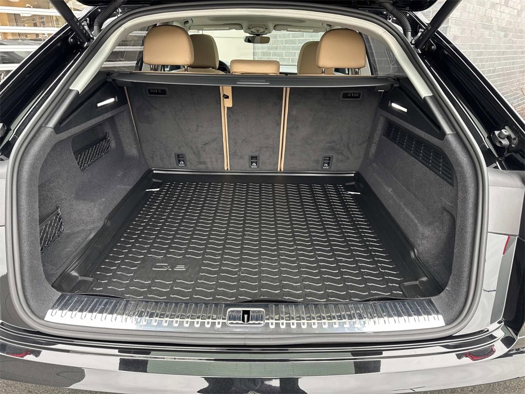 Used 2025 Audi Q8 Premium Plus image 6