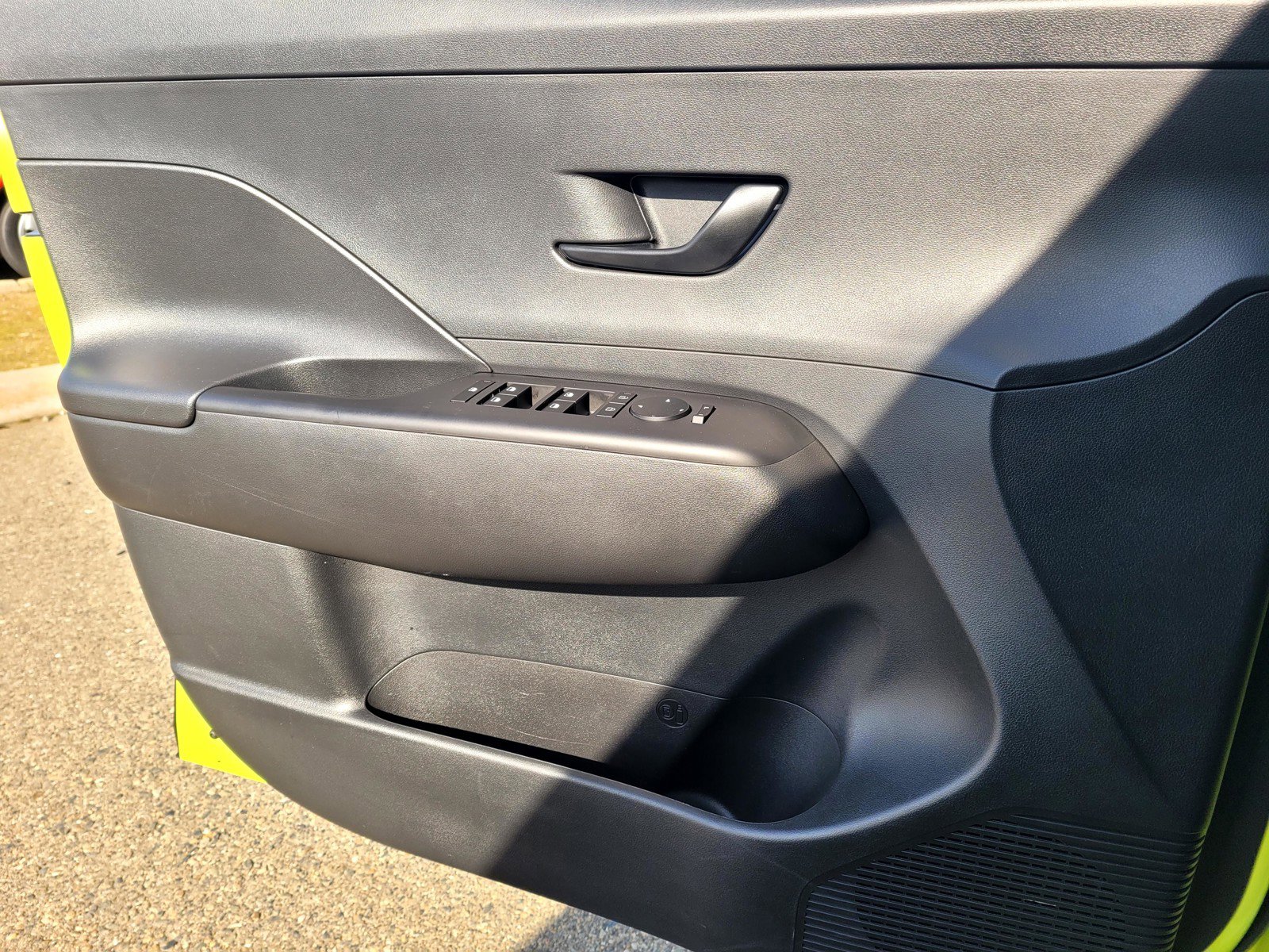 Used 2025 Hyundai Kona SE image 17