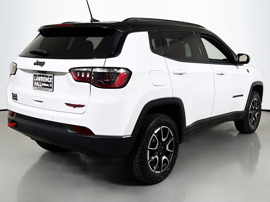Used 2025 Jeep Compass Trailhawk AWD/4WD image 4