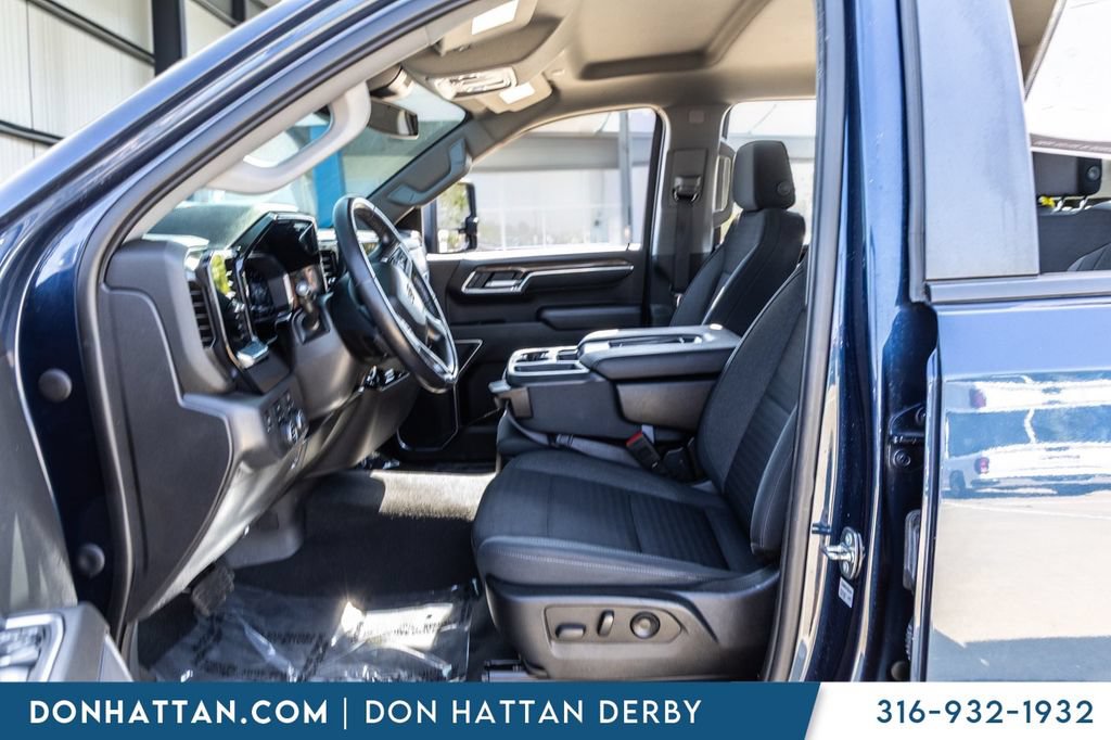 Used 2022 Chevrolet Silverado 1500 LT AWD/4WD image 4