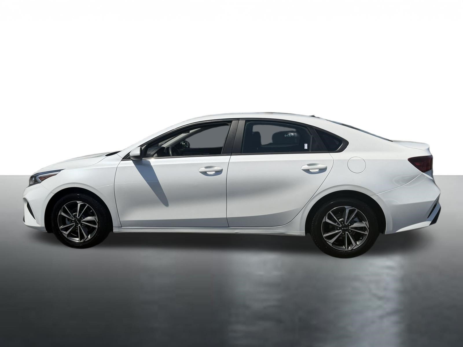 Used 2023 Kia Forte LXS FWD image 5