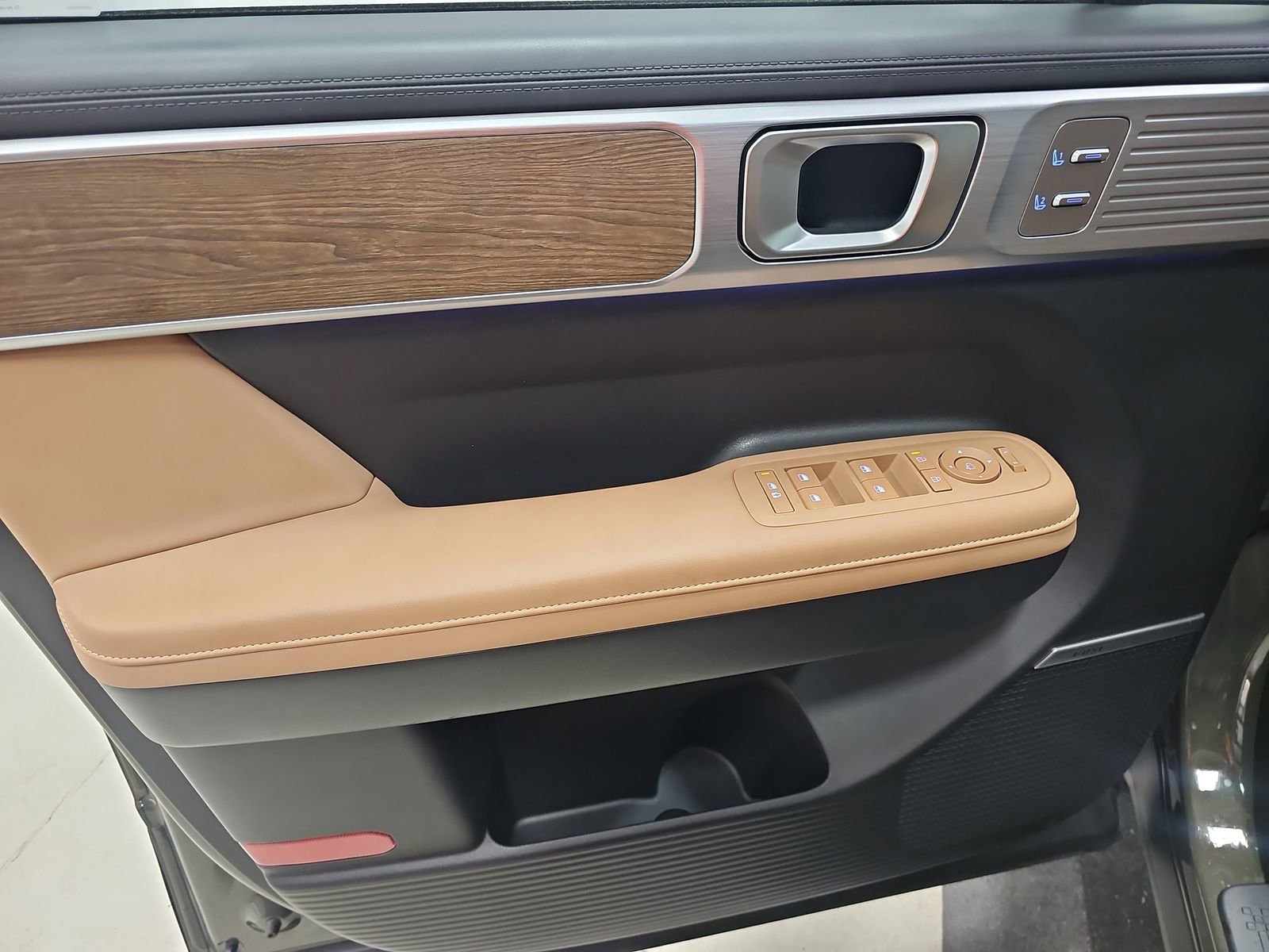 Used 2024 Hyundai Santa Fe Limited image 13