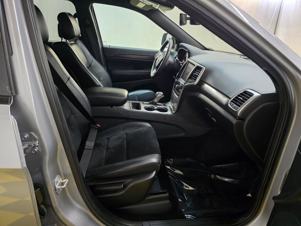 Used 2018 Jeep Grand Cherokee Altitude AWD/4WD image 11