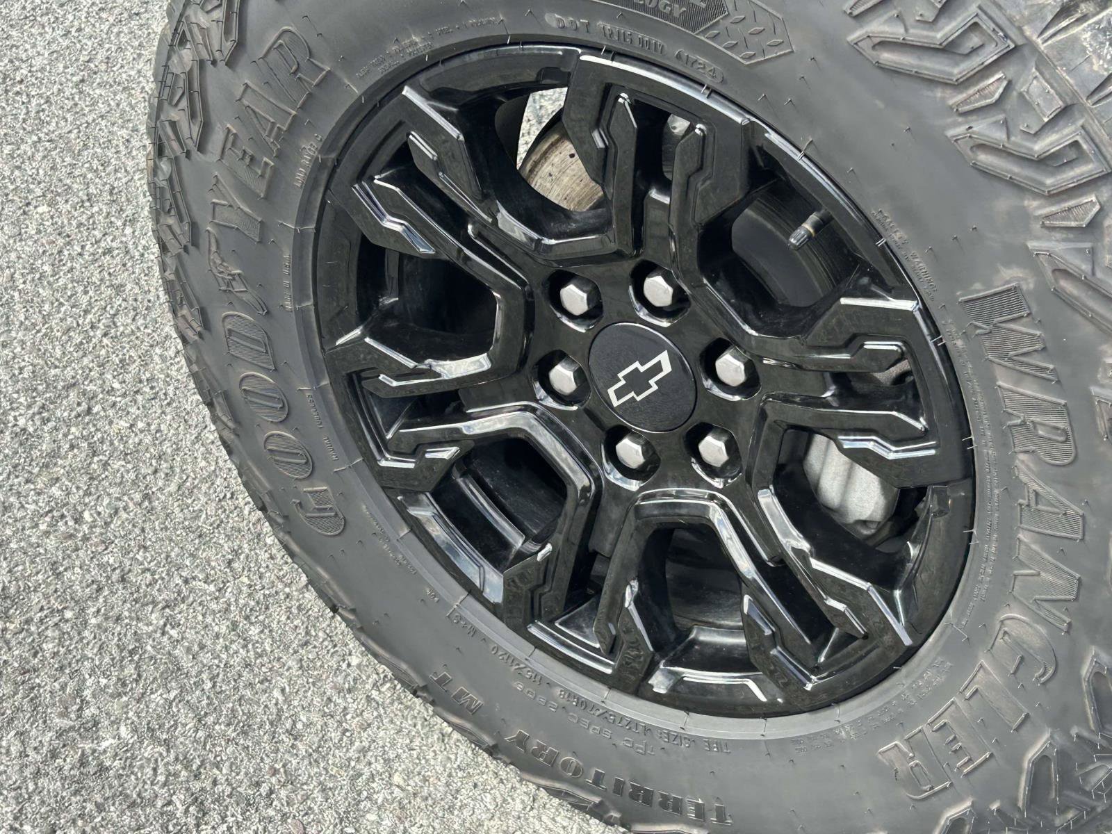 Used 2024 Chevrolet Silverado 1500 ZR2 w/ Technology Package image 9