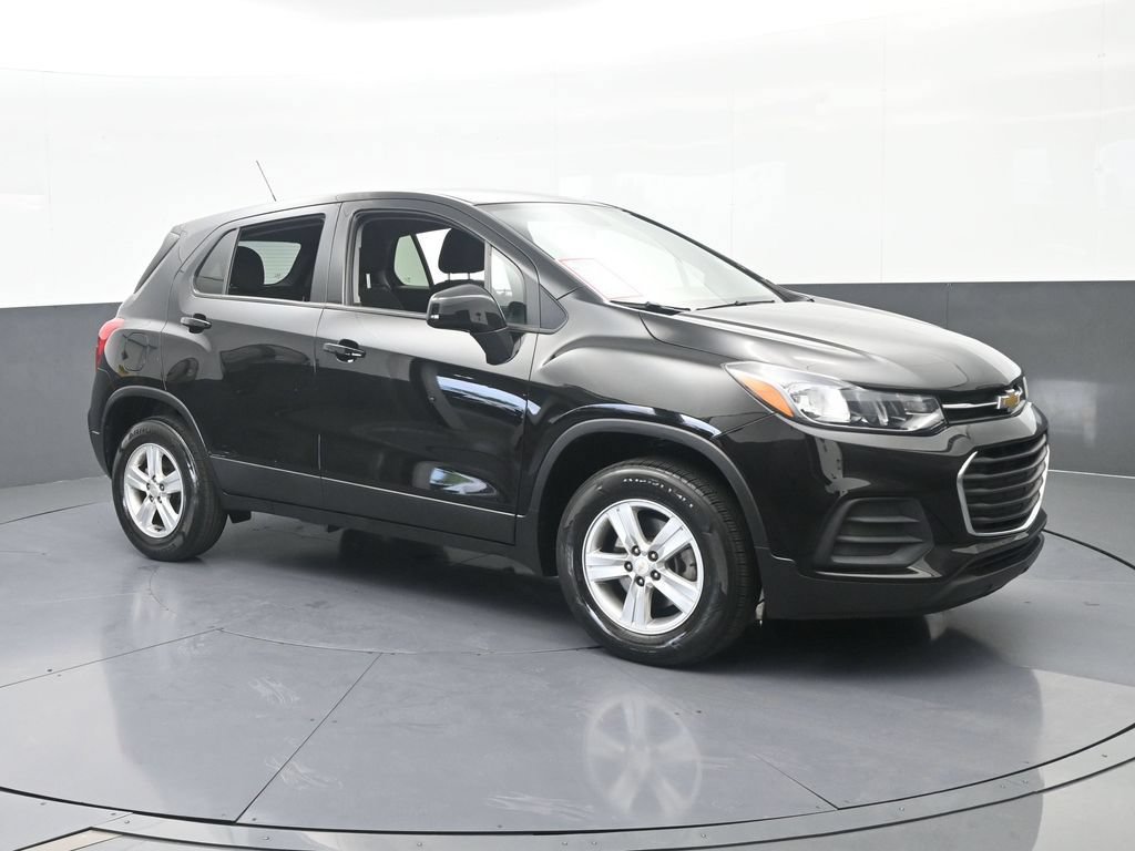 Used 2022 Chevrolet Trax LS w/ Tint and Cruise Package AWD/4WD image 8