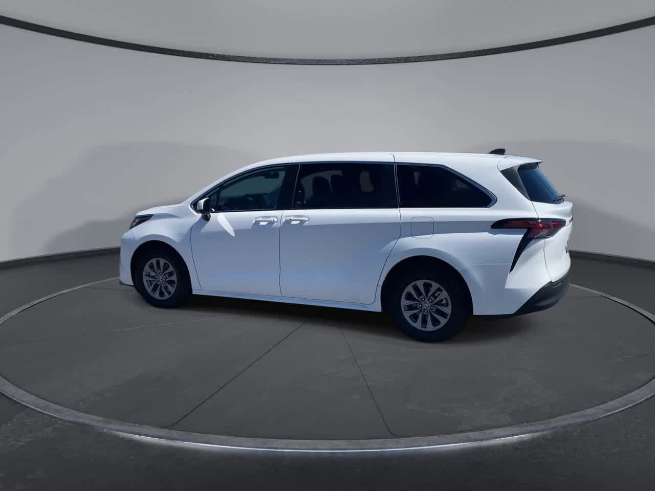 Certified 2022 Toyota Sienna LE FWD image 7
