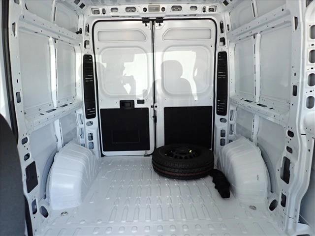 Used 2025 RAM ProMaster 1500 w/ Storage Group FWD image 9