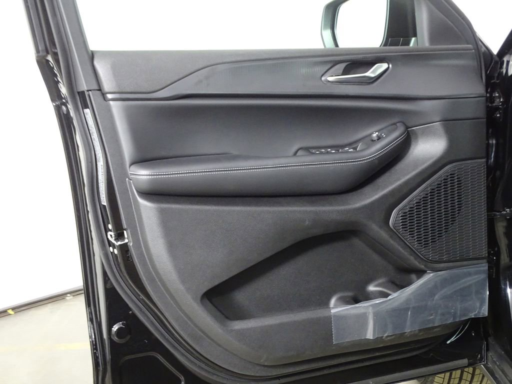 New 2025 Jeep Grand Cherokee L Laredo w/ Luxury Tech Group I image 17