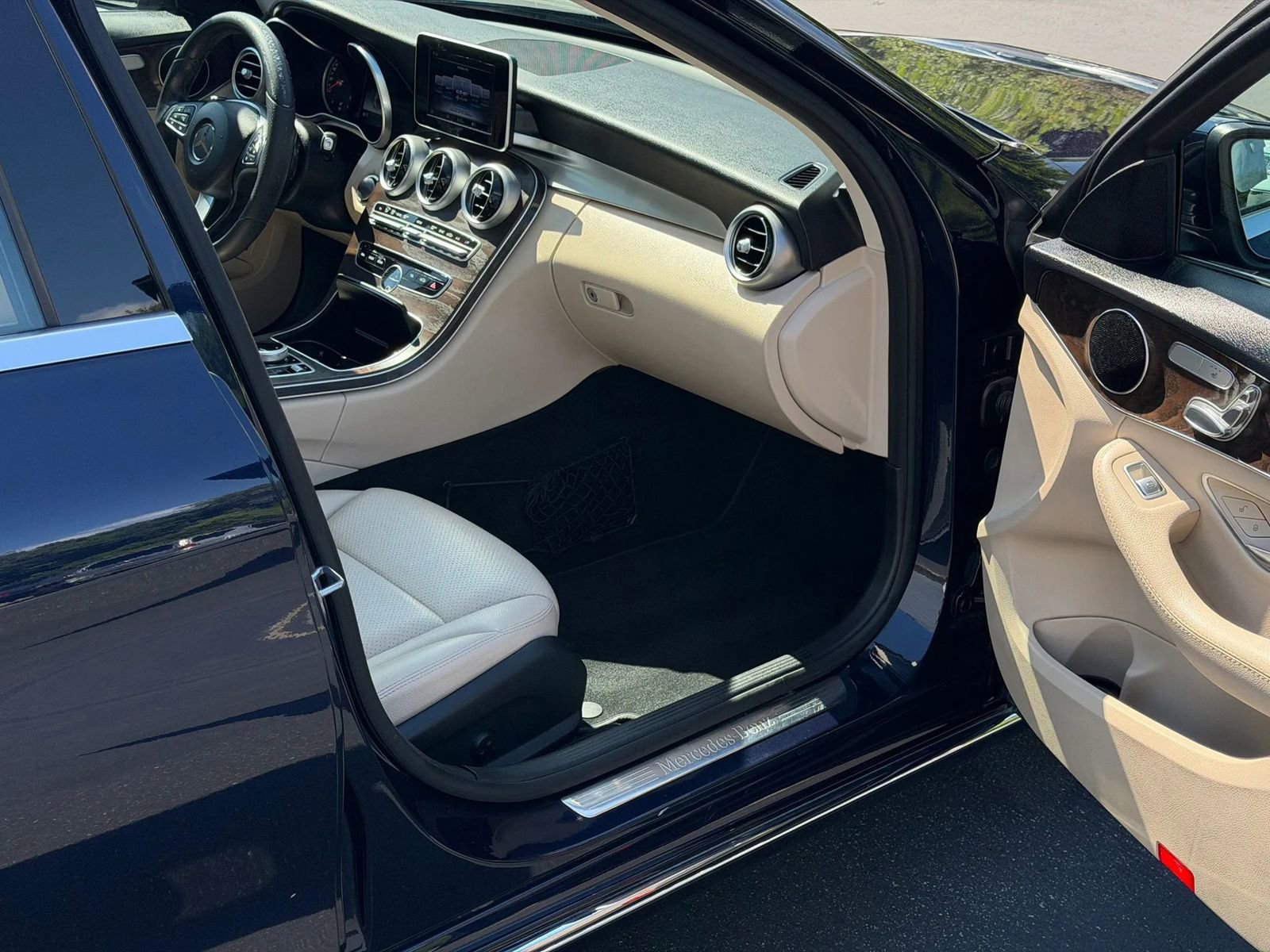 Used 2018 Mercedes-Benz C 300 Sedan w/ Premium Package image 6