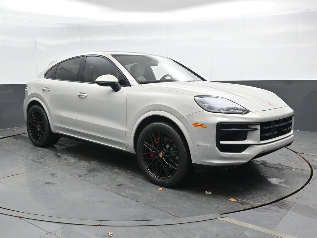 Used 2024 Porsche Cayenne S image 6