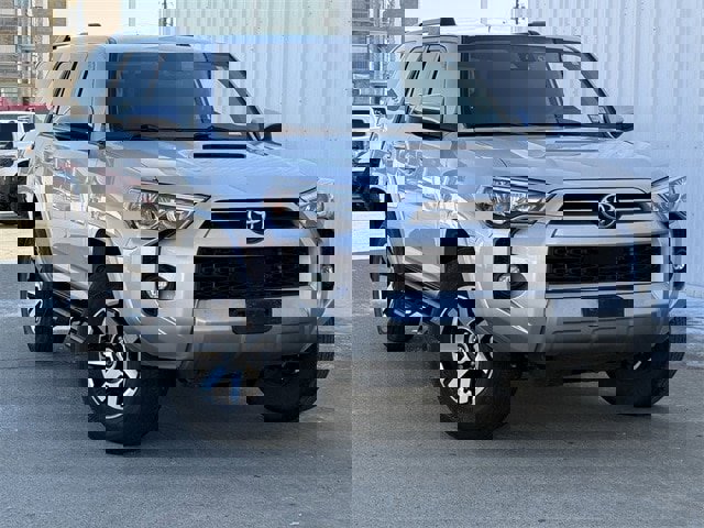 Used 2022 Toyota 4Runner TRD Off-Road image 2