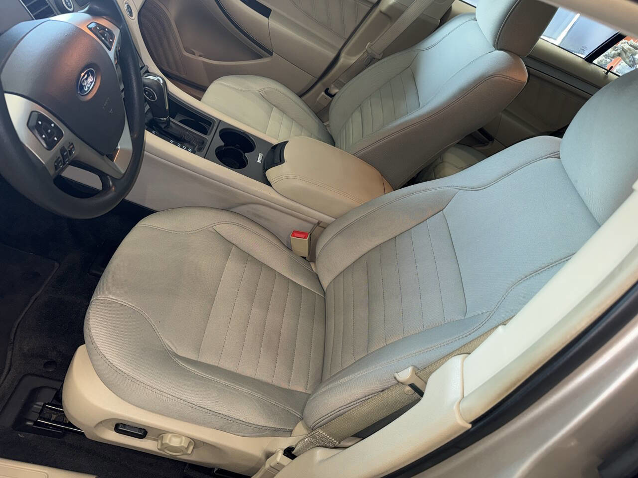 Used 2017 Ford Taurus SE image 23