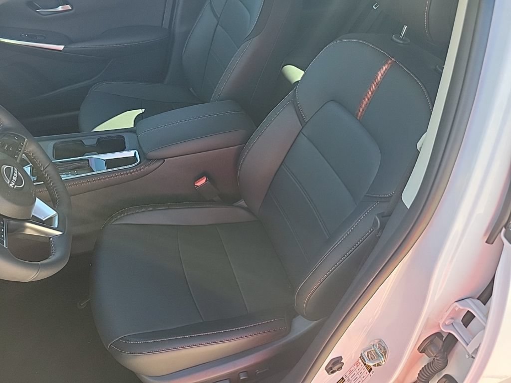 New 2025 Nissan Sentra SR w/ SR Premium Package FWD image 18