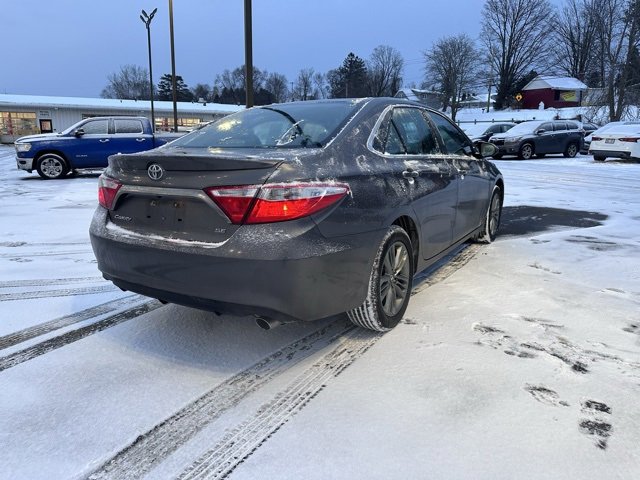 Used 2017 Toyota Camry SE image 3