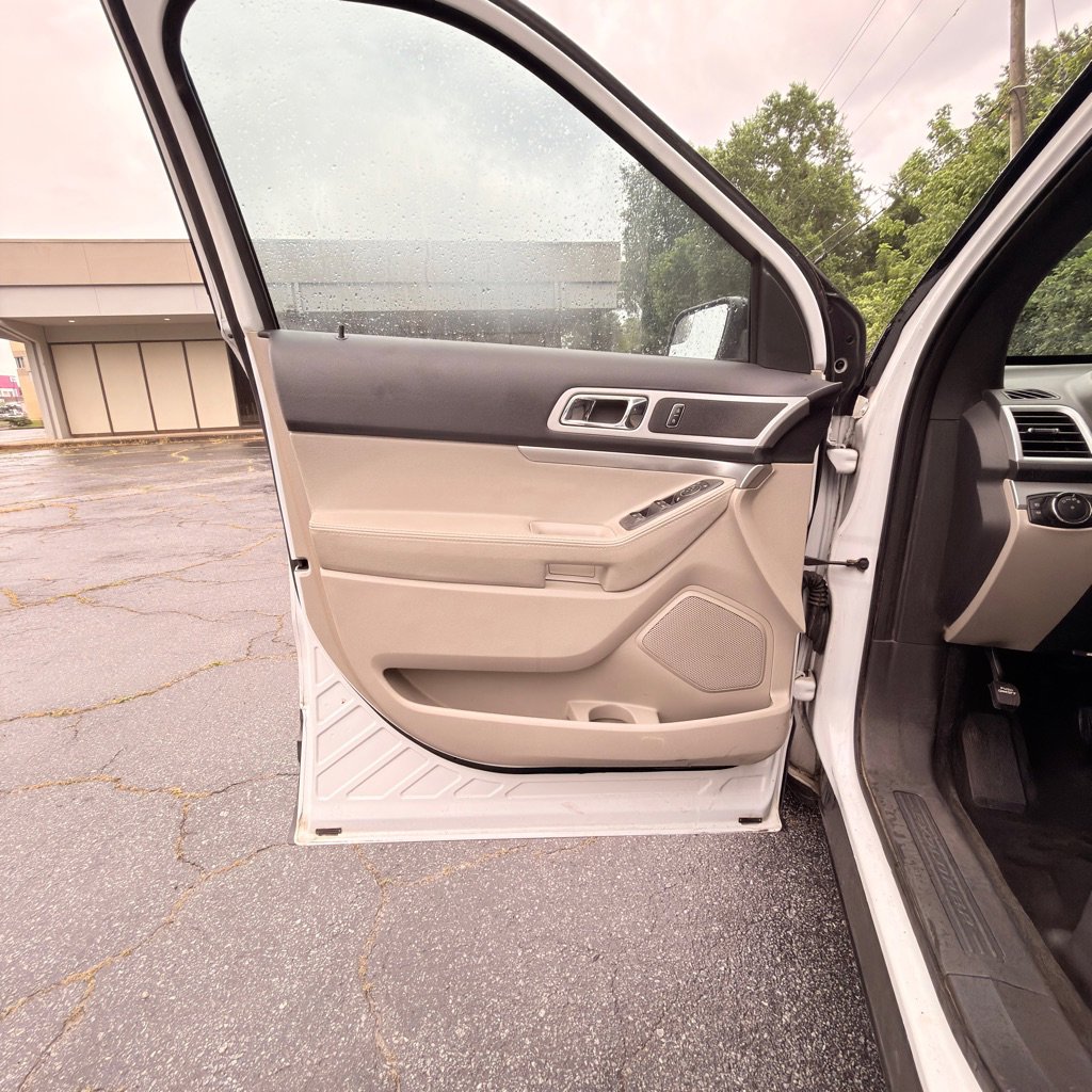 Used 2014 Ford Explorer XLT w/ Equipment Group 201A FWD image 11