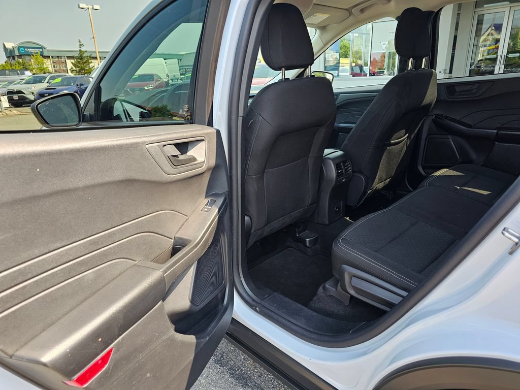 Used 2025 Ford Escape Active AWD/4WD image 17