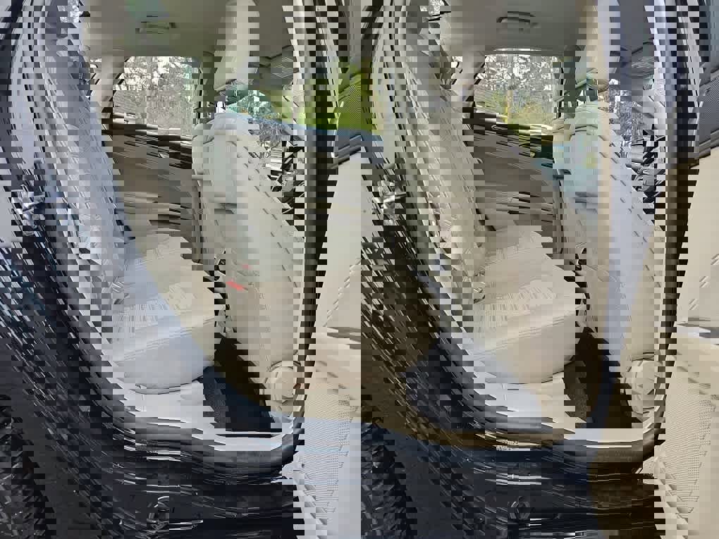 Used 2020 Ford Fusion SE image 24