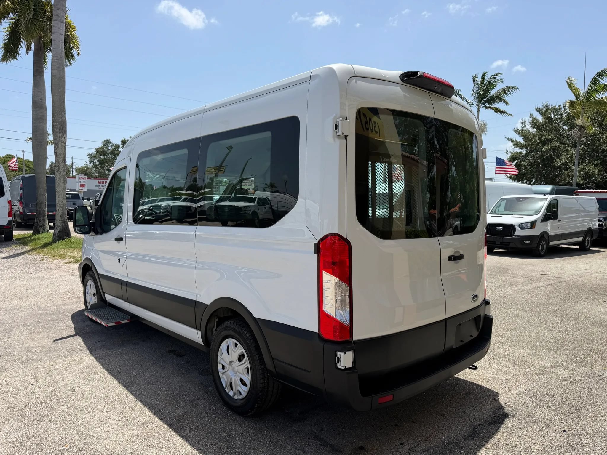 Used 2019 Ford Transit 150 XL RWD image 5