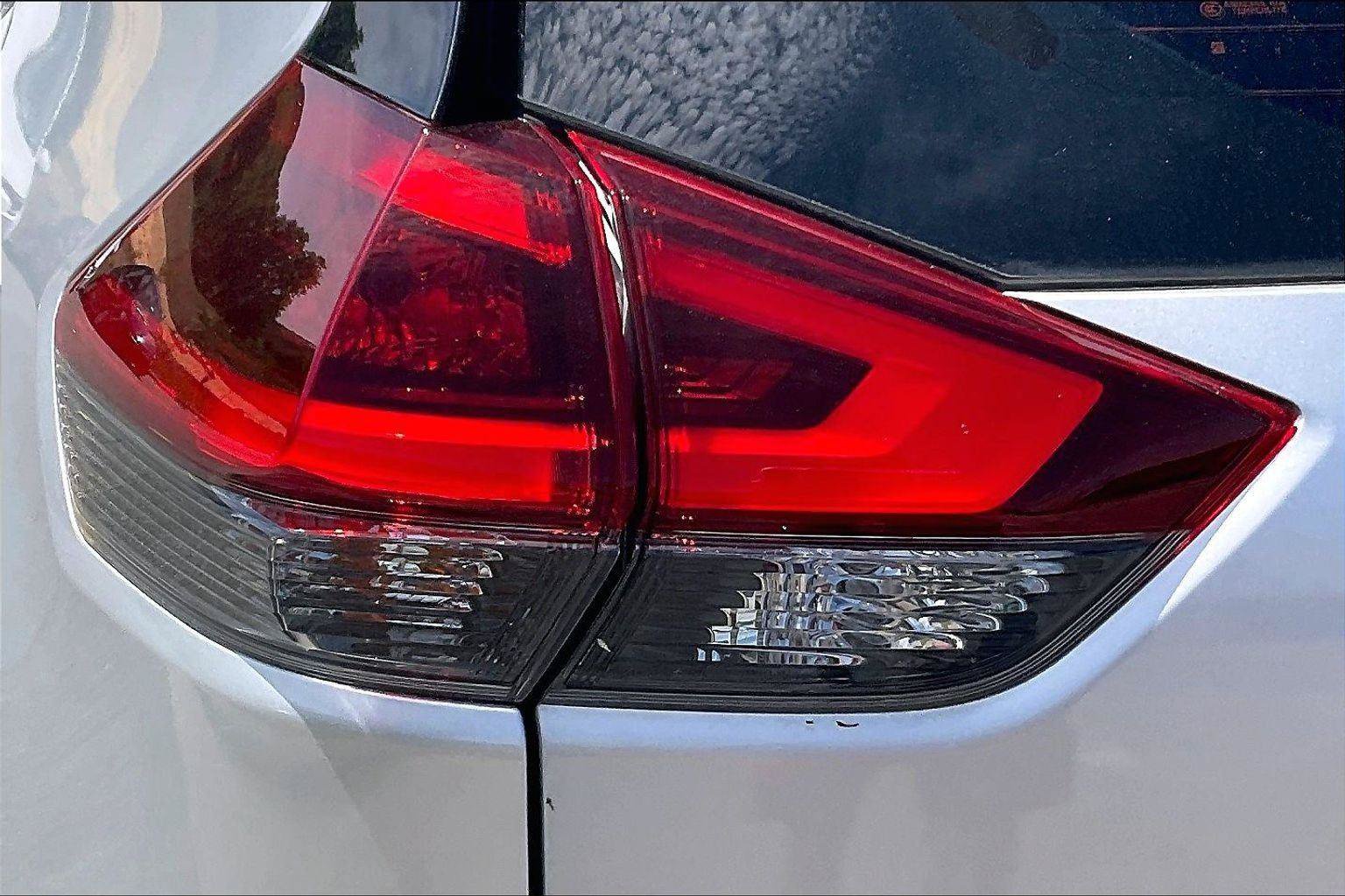 Used 2020 Nissan Rogue S FWD image 30