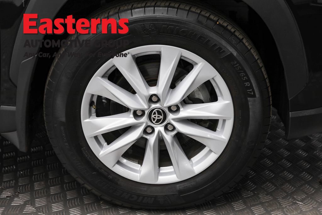 Used 2022 Toyota Corolla Cross LE image 31